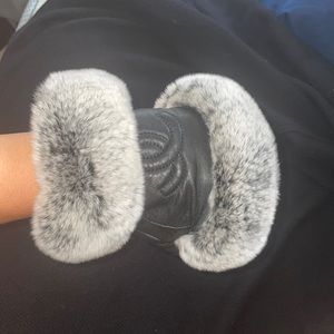 Leather CC gloves with rabbit fur trim